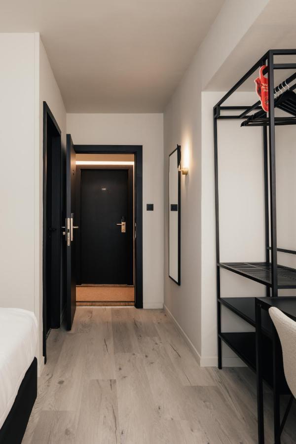 Hotel Au Lit Des Ours Han-sur-Lesse Exterior photo